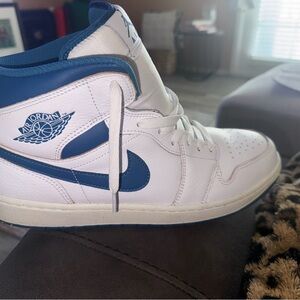 Jordan Athletic Shoes White and Blue
